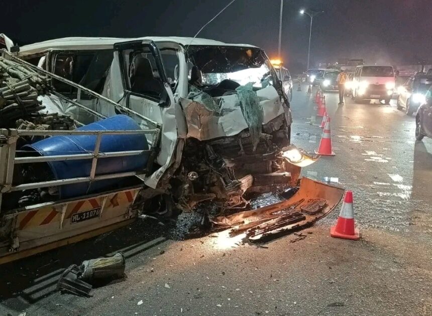 Tragédia na Circular de Maputo: Três “chapas” envolvidos em grave acidente em Marracuene